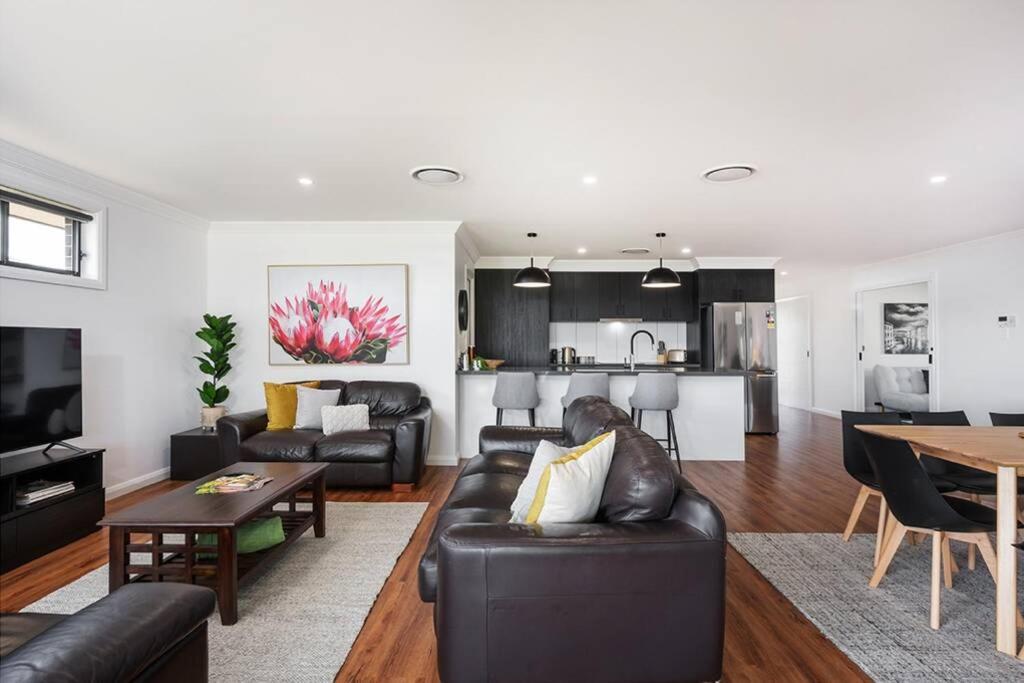 Χώρος καθιστικού στο 'Campanile House' The Ultimate Mudgee Adventure