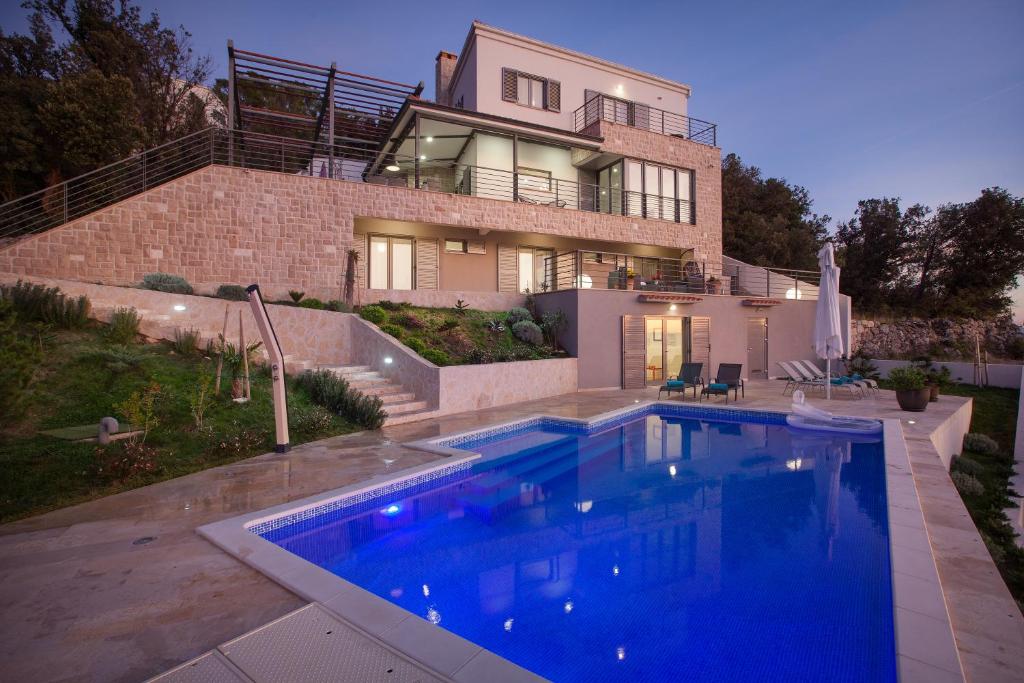 Bazén v ubytovaní Villa IVA, 3lovelyvillas alebo v jeho blízkosti