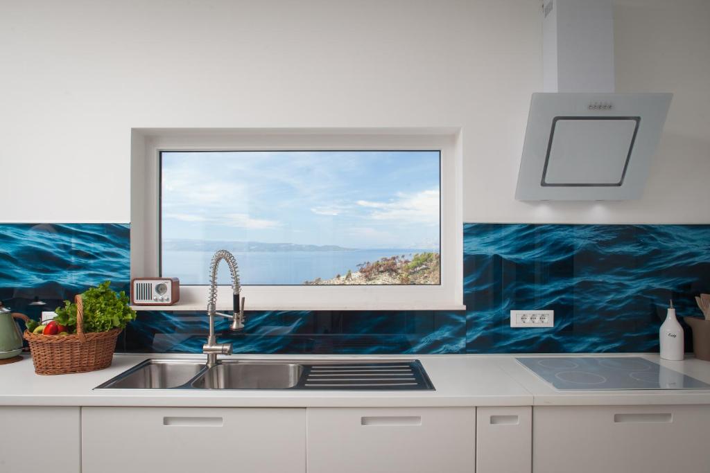 Kuchyňa alebo kuchynka v ubytovaní Villa IVA, 3lovelyvillas