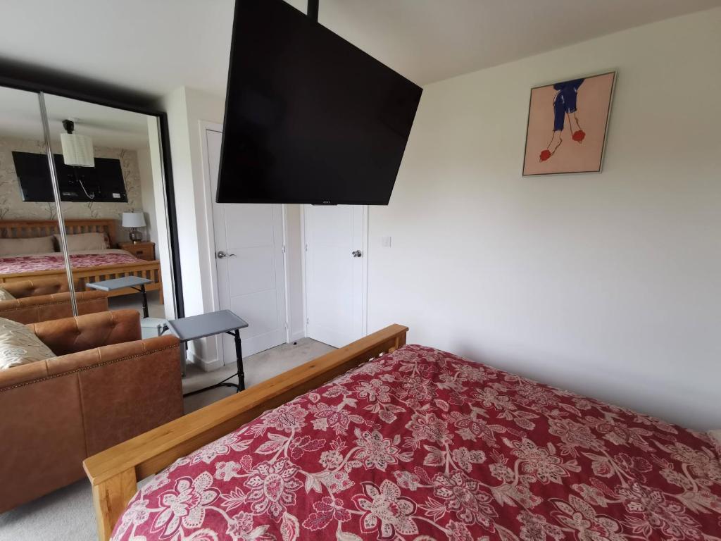 Helena's Place (7 minutes walk to Nottingham Train station) - Deluxe King Room