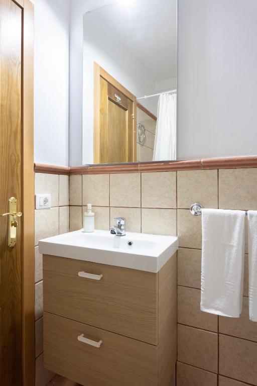 a bathroom with a sink and a mirror at Apartamentos Ohana - Edificio Tonillo in Los Cristianos