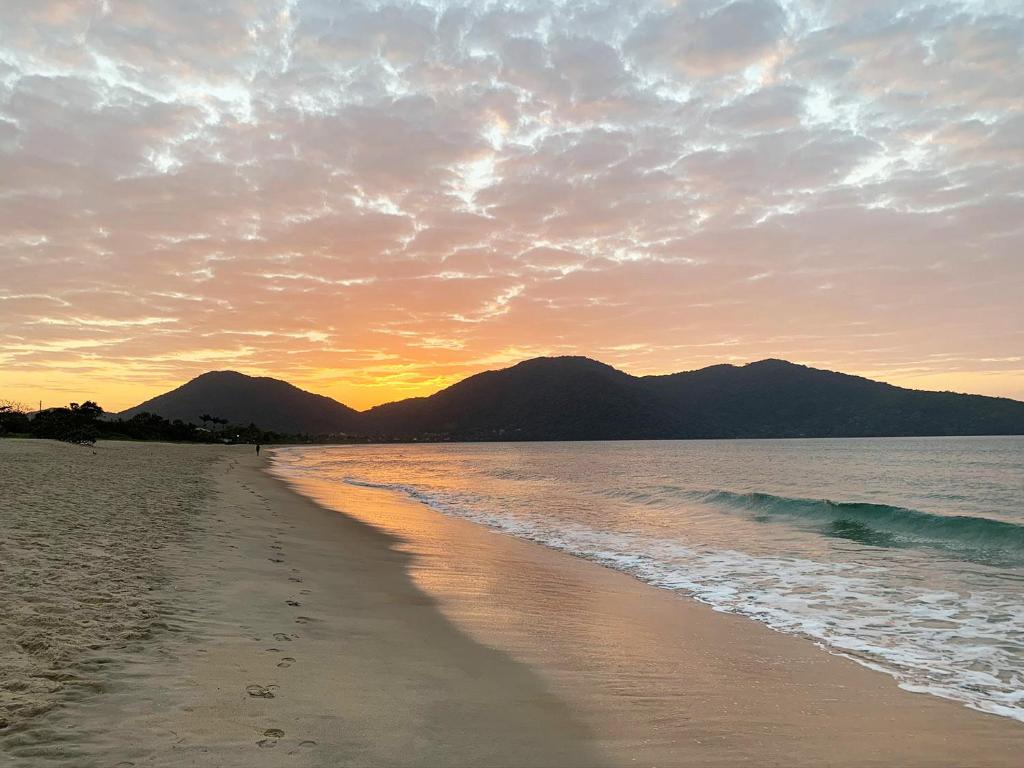  Casa com Wi-Fi e Terraço com Linda Vista para o Mar