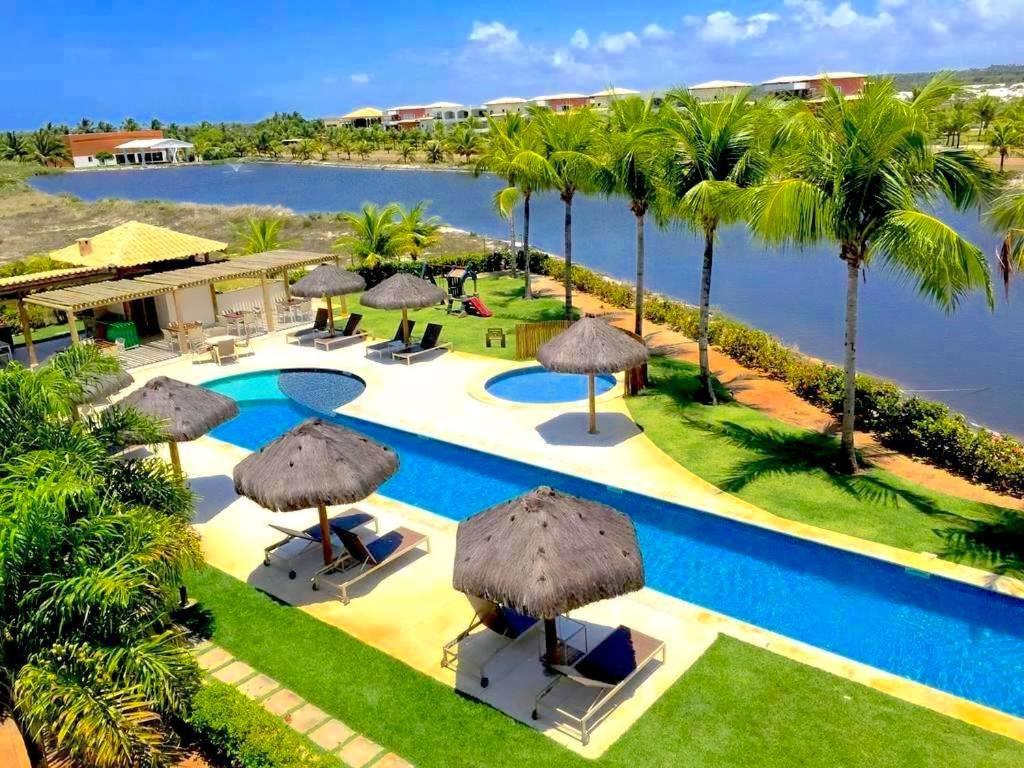 La alberca dentro o cerca de Apartamento com varanda no Iberostate em Praia do Forte