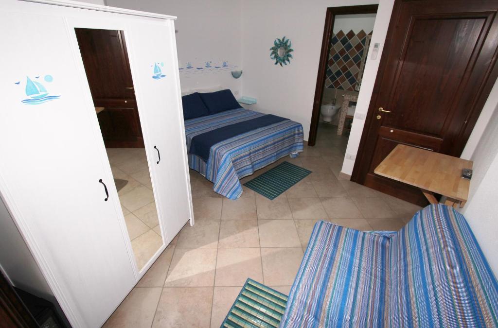 Postel nebo postele na pokoji v ubytování B&B Acquamarina Villasimius