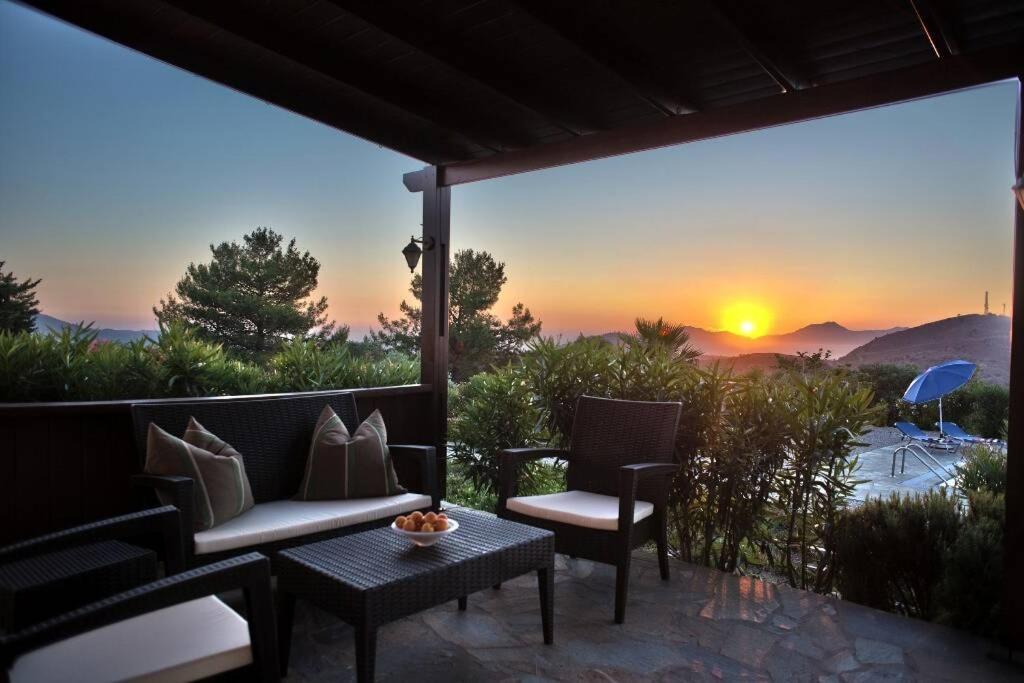 Zdjęcie z galerii obiektu Villa Elia with pool, Yurt and sea views w mieście Kos