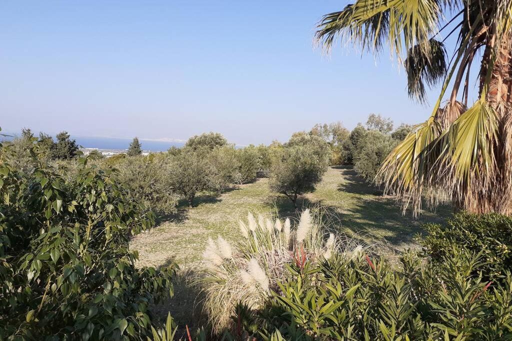 Zdjęcie z galerii obiektu Villa Elia with pool, Yurt and sea views w mieście Kos