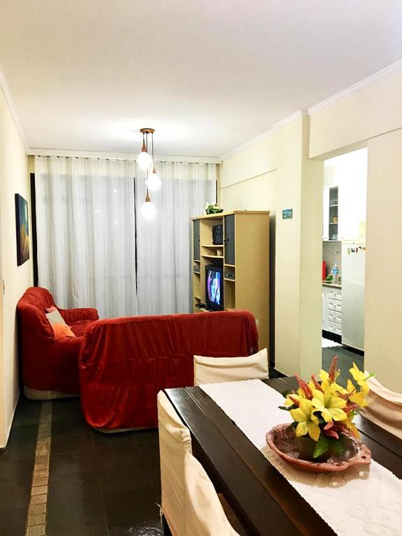  Apartamento com piscina e churrasqueira em Ubatuba