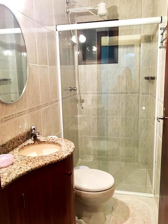  Apartamento com piscina e churrasqueira em Ubatuba