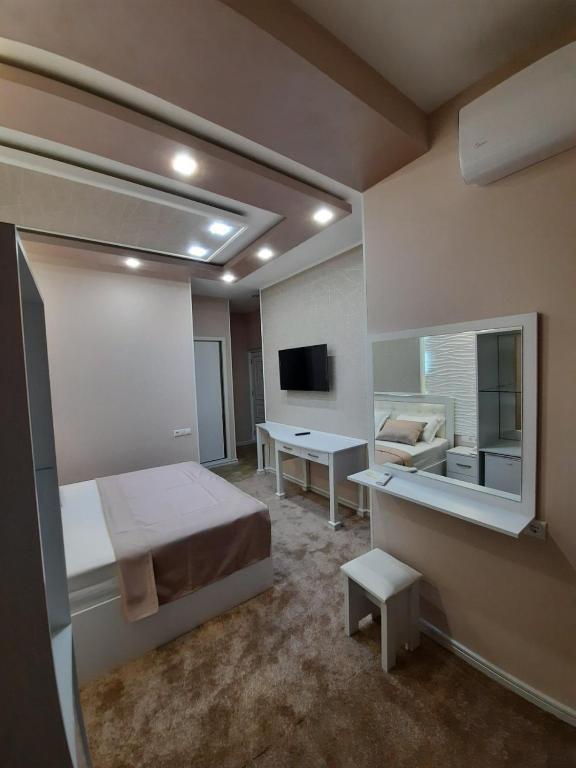 TV a/nebo společenská místnost v ubytování Hotel Juliet Yerevan