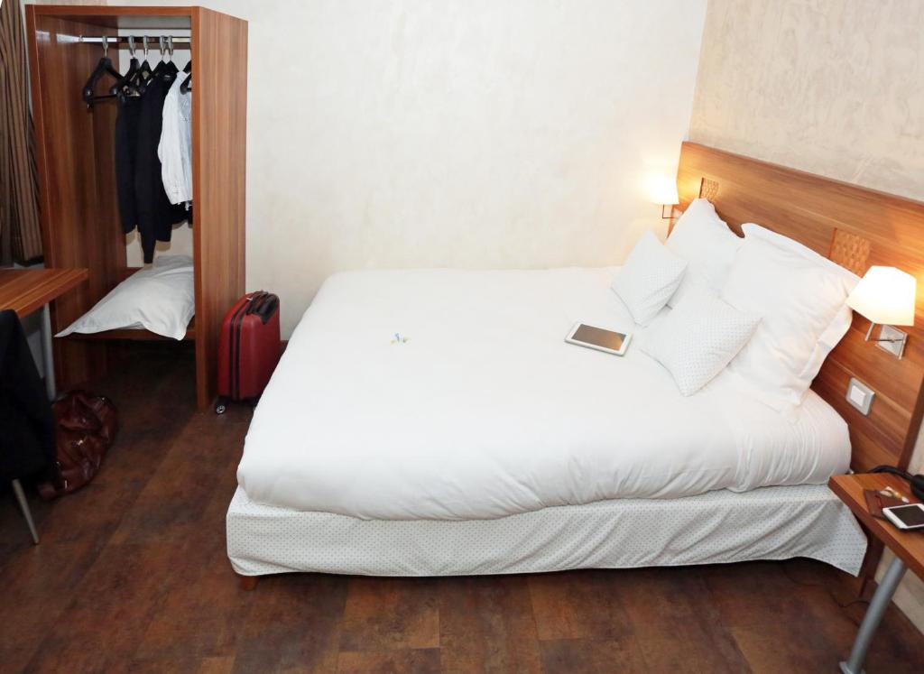 Postel nebo postele na pokoji v ubytování The Originals City, Hôtel Colmar Gare