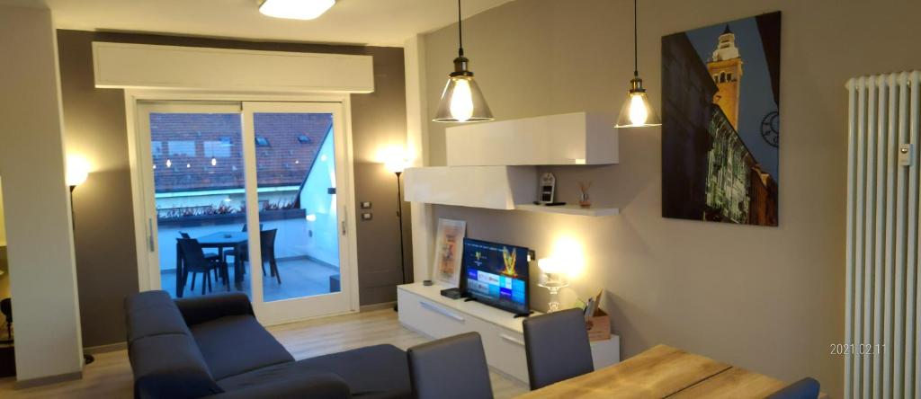 Televízia a/alebo spoločenská miestnosť v ubytovaní A Cuneo in Terrazza