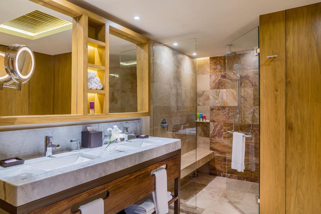Hyatt Ziva Puerto Vallarta - All Inclusive - Club King Room With Hot Tub - Oceanfront