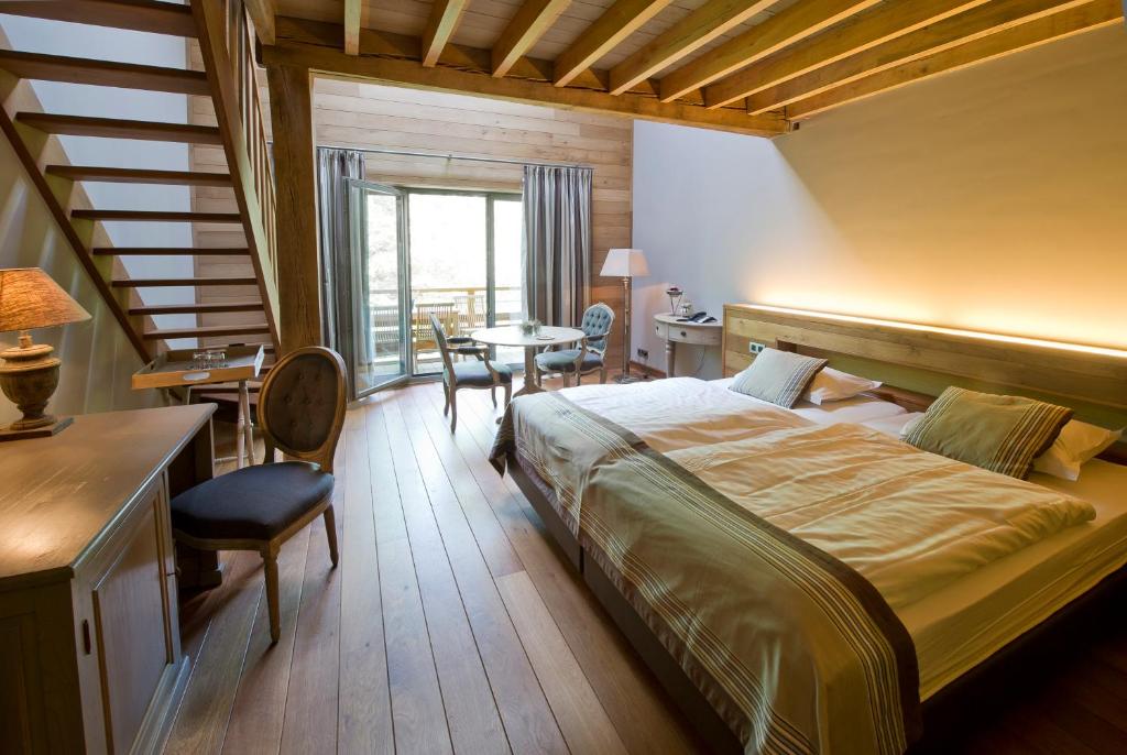 Postel nebo postele na pokoji v ubytování Hotel La Ferronniere
