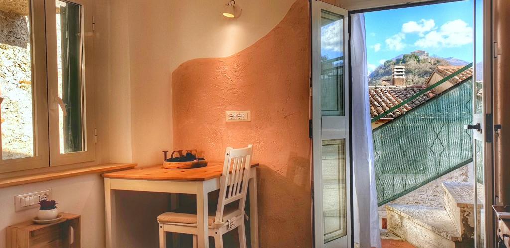 Balkon lub taras w obiekcie La terrazza sul lago Turano