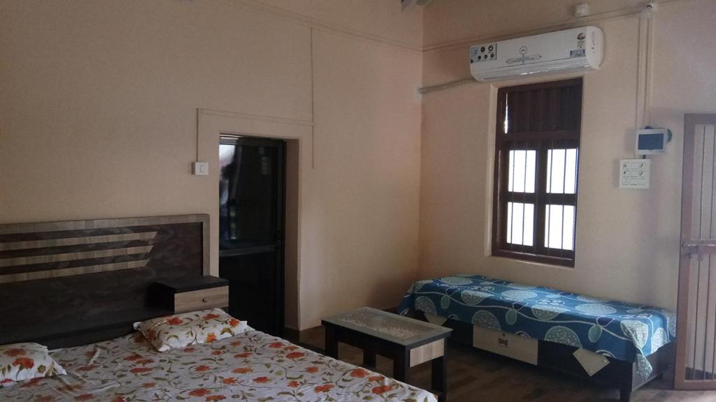 Kamat Cottages - Deluxe Triple Habitación Con Balcón