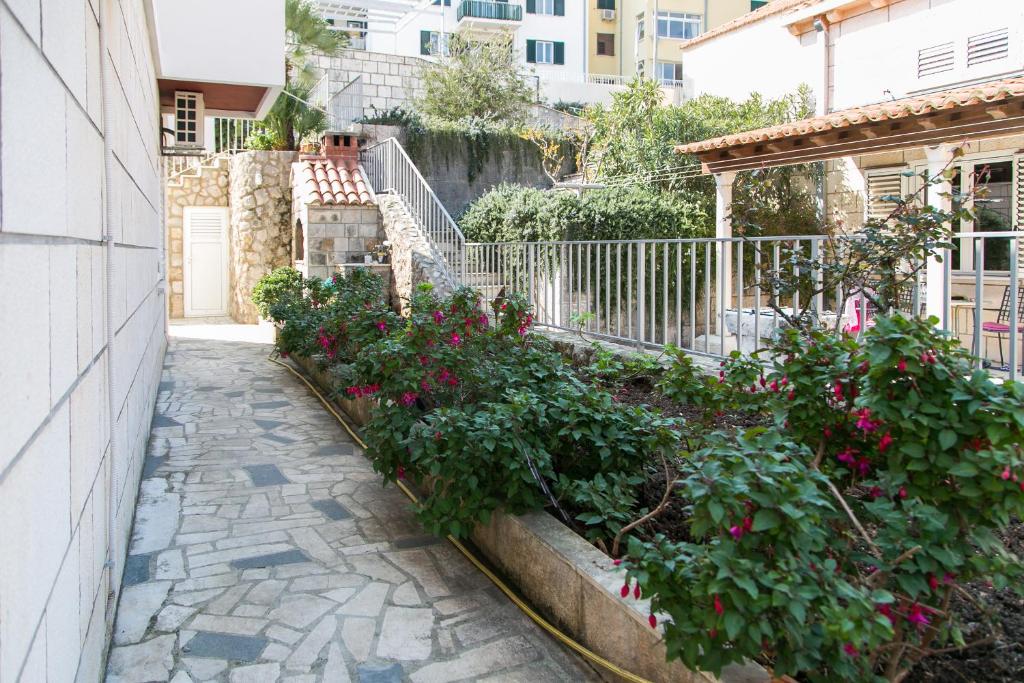 Сад в Guest House Raguž