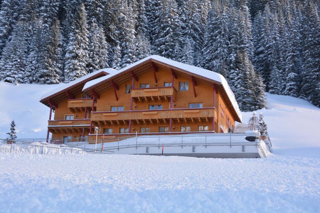 Hotel Garni Alpina v zimě