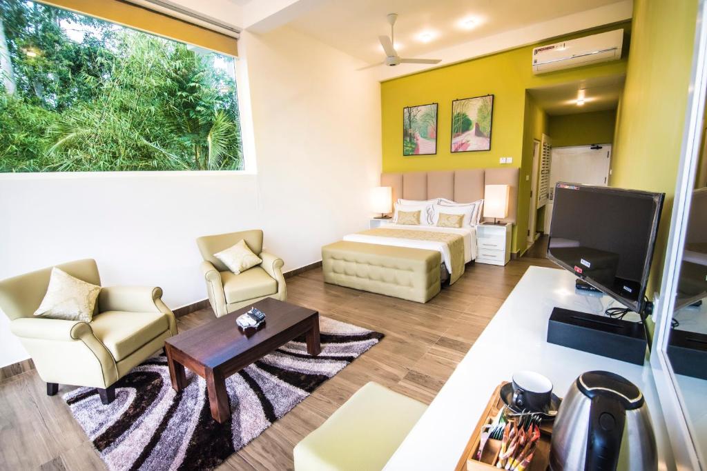 TV a/nebo společenská místnost v ubytování Tip Top Boutique hotel