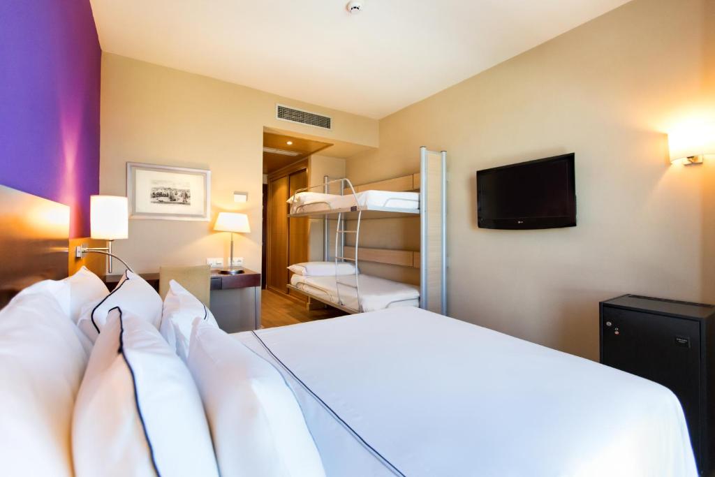 Posteľ alebo postele v izbe v ubytovaní Hotel Salamanca Montalvo