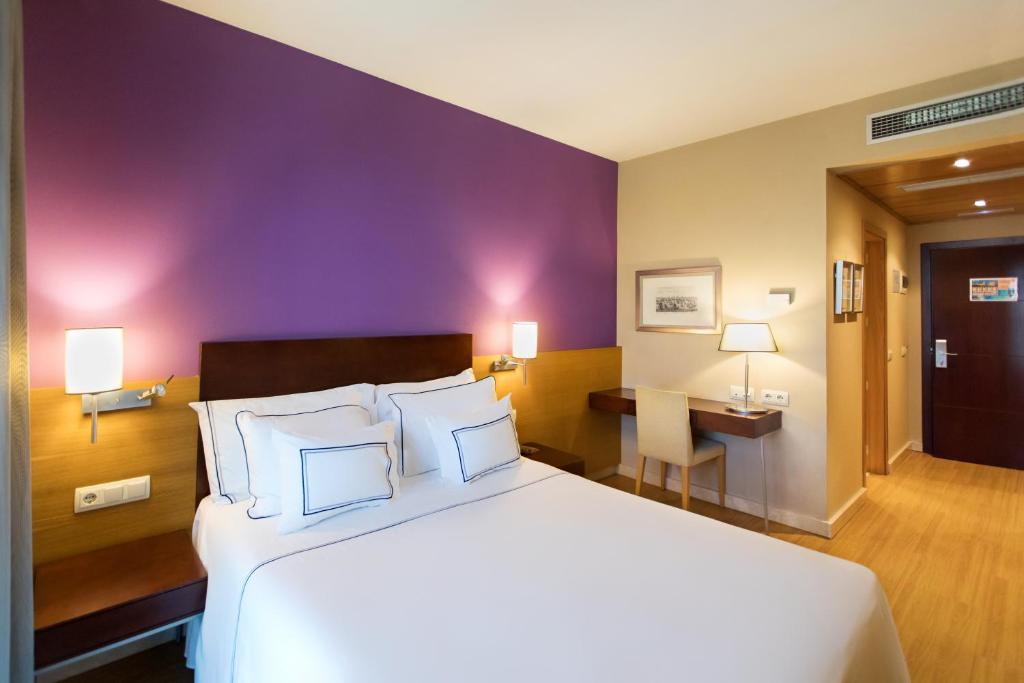 Posteľ alebo postele v izbe v ubytovaní Hotel Salamanca Montalvo