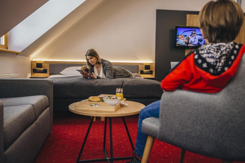 Televízia a/alebo spoločenská miestnosť v ubytovaní Pensjonat Puchaczówka