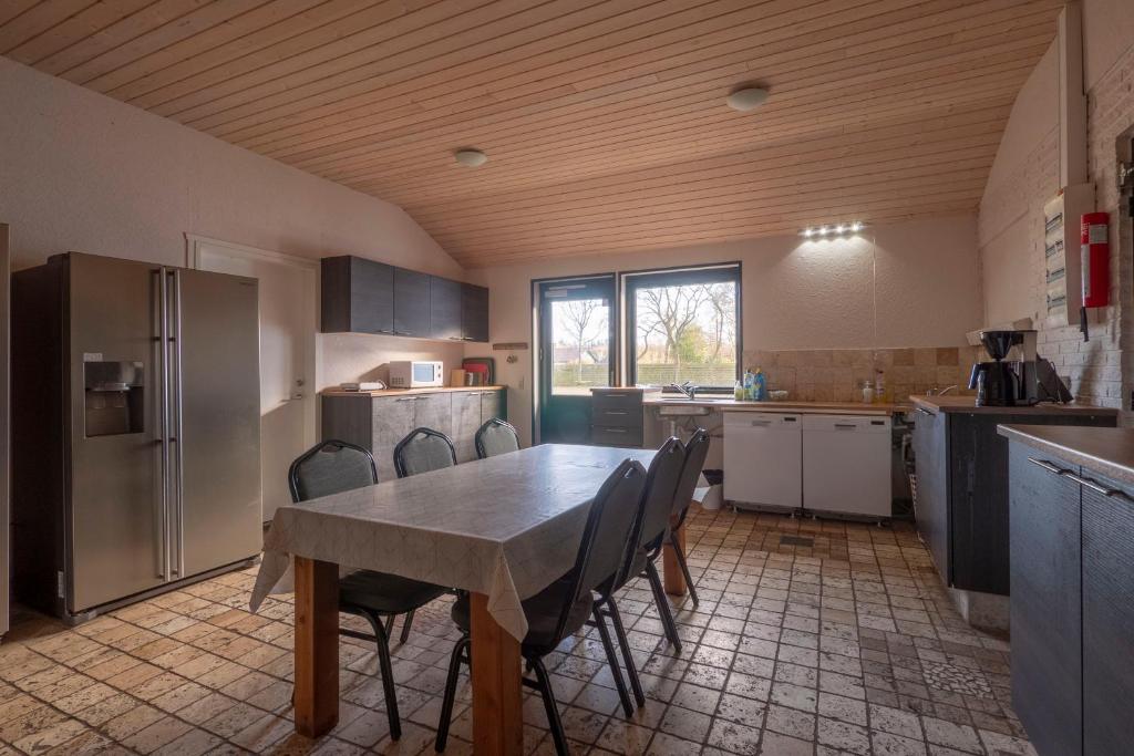 Kuchyň nebo kuchyňský kout v ubytování Feriehuset Brøns