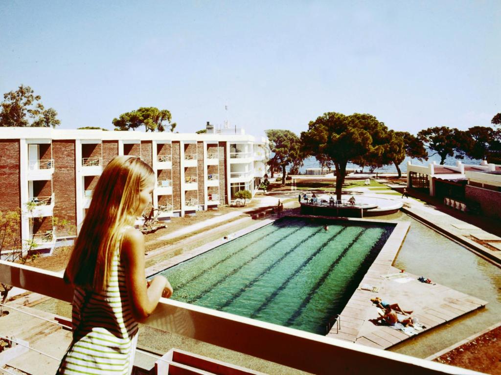 Bazén v ubytování Marathon Beach Resort nebo v jeho okolí