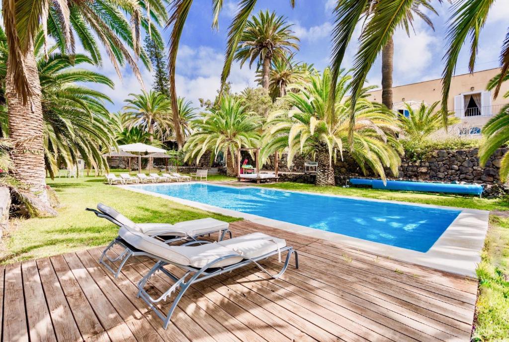 The swimming pool at or close to Detached Villa with Garden, Heated and Private Pool, Sea View, Parking Free