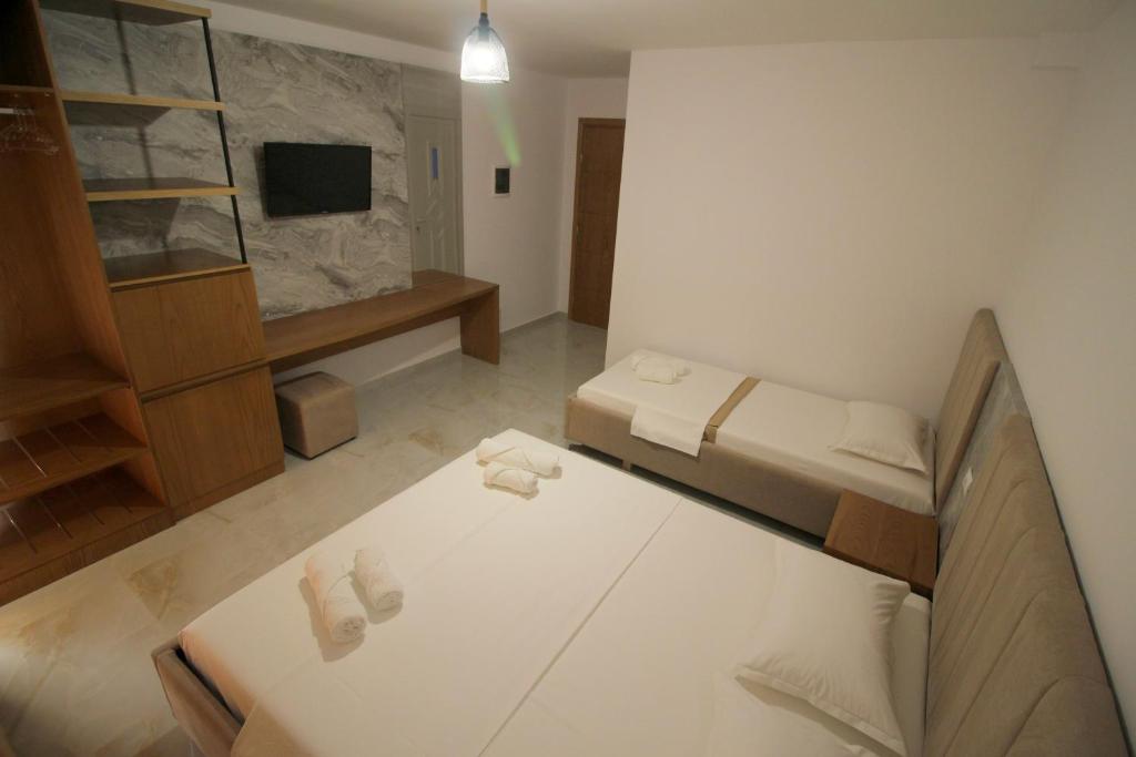 TV a/nebo společenská místnost v ubytování Hotel Four Islands