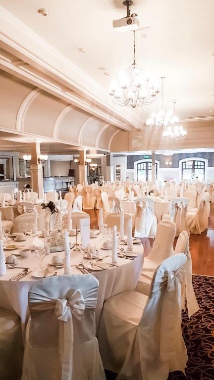 Restaurace v ubytování Mulroy Woods Hotel