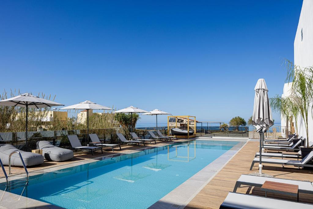 Gallery image of Eleven Boutique Suites in Stavromenos