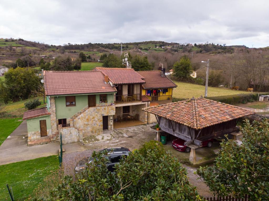 an aerial view of a house with a roof at La Casina de Cués by Asturias Holidays in Espiniella