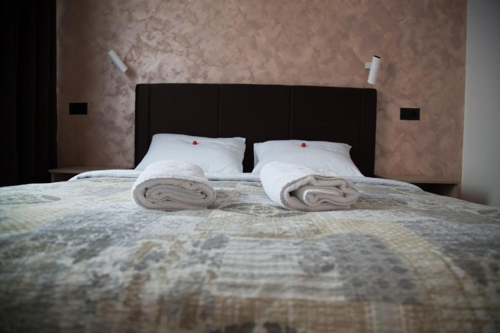 Cama o camas de una habitación en Hotel "Srbija Tis"