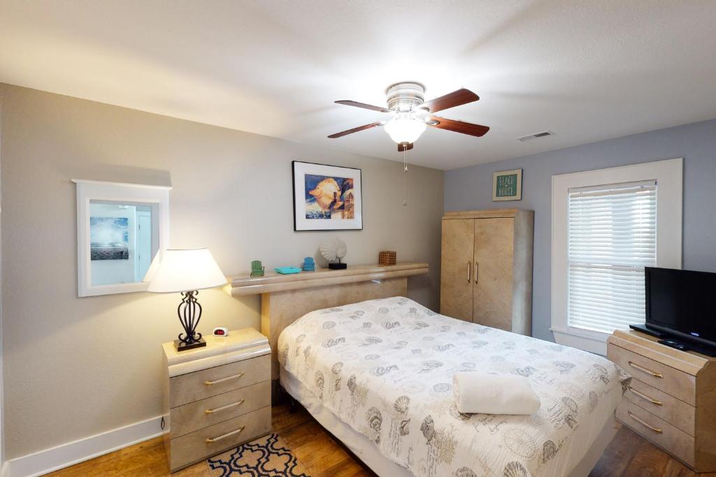 Postel nebo postele na pokoji v ubytování 41057-2 Hwy 12 Islander Condo