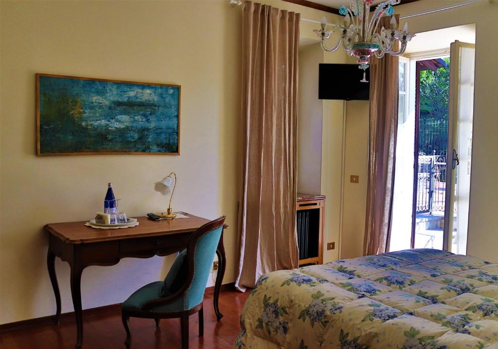 A bed or beds in a room at Villa La Meridiana