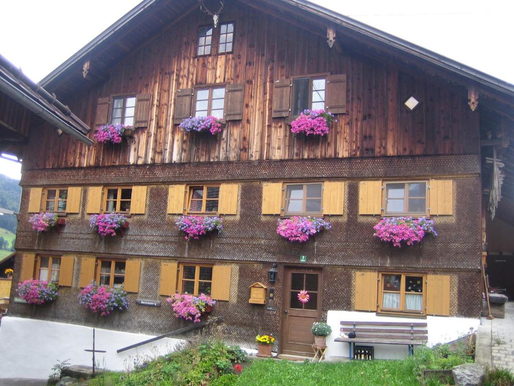 a house with flowers on the side of it at seitzDAHEIM in Bad Hindelang