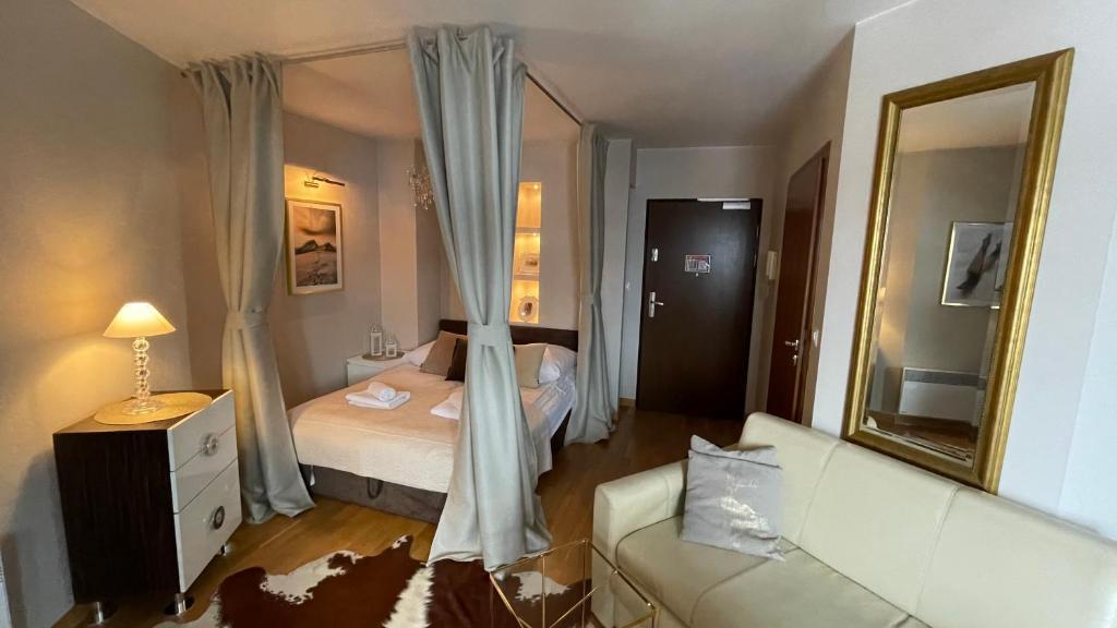 Кровать или кровати в номере Apartament Glamour II