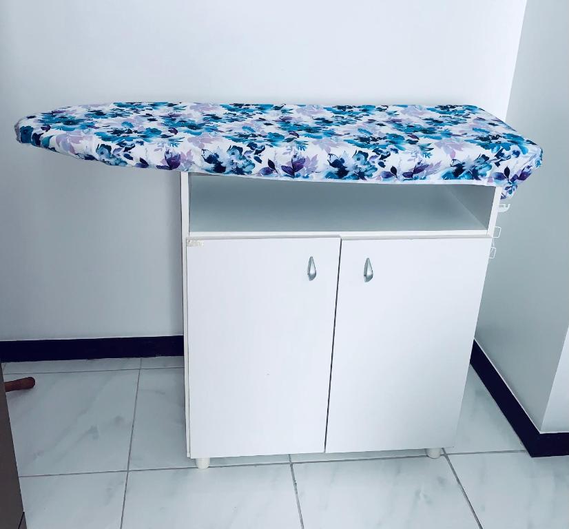  StayHere! Fique aqui! Apartamento 2/4 mobiliado no Costa Azul :-)