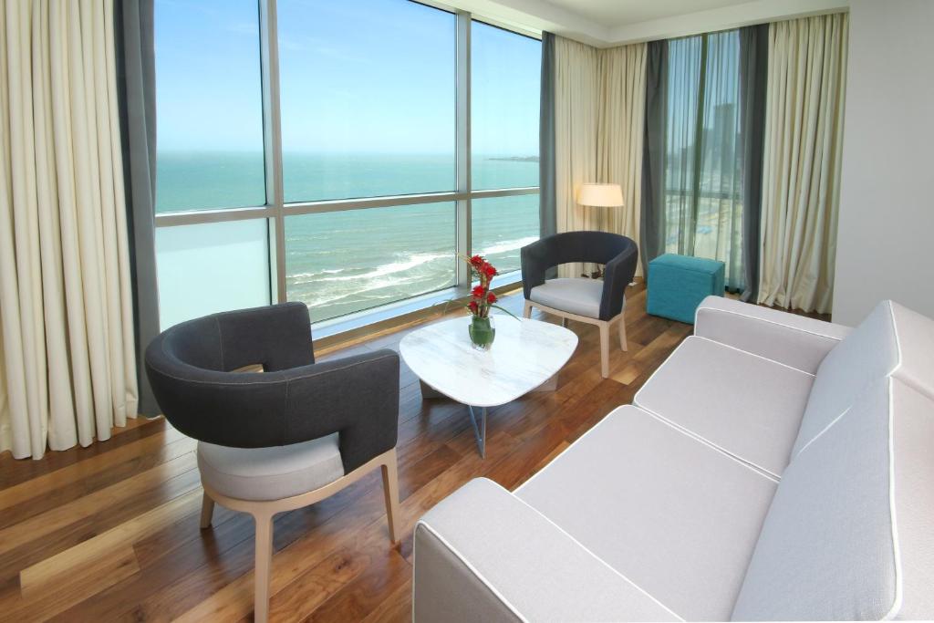 Posezení v ubytování Hotel InterContinental Cartagena by IHG