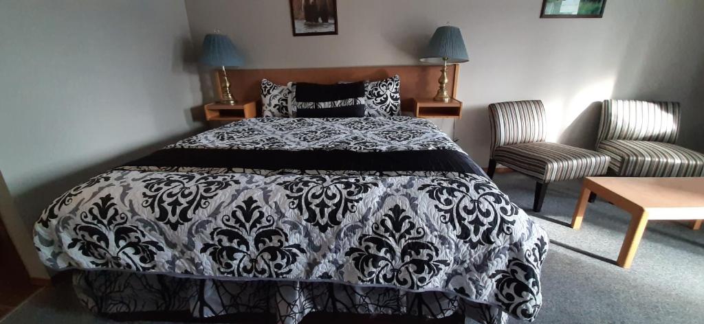 Postel nebo postele na pokoji v ubytování Mary's Motel