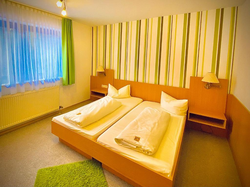 Postel nebo postele na pokoji v ubytování Meister BÄR HOTEL Am Wald