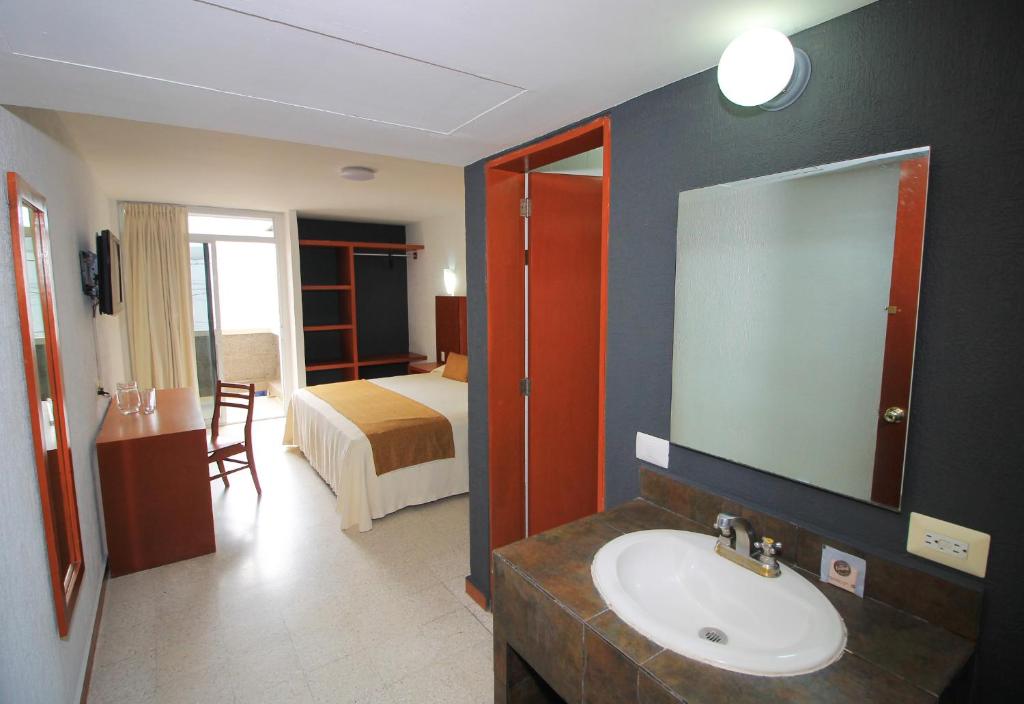 Postel nebo postele na pokoji v ubytování Hotel Central