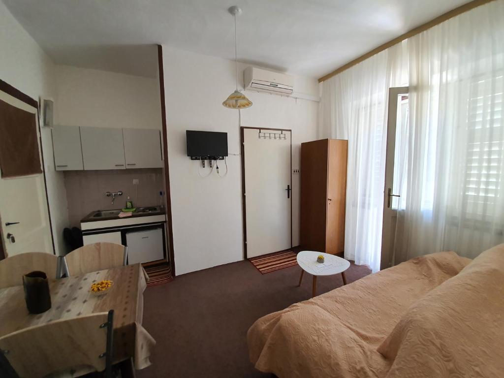 Postel nebo postele na pokoji v ubytování Apartmani Kokić