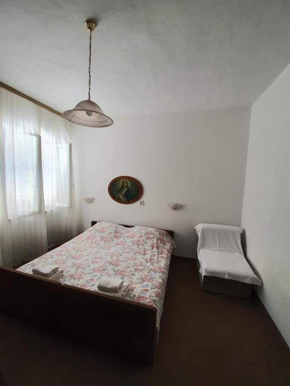 Postel nebo postele na pokoji v ubytování Apartmani Kokić