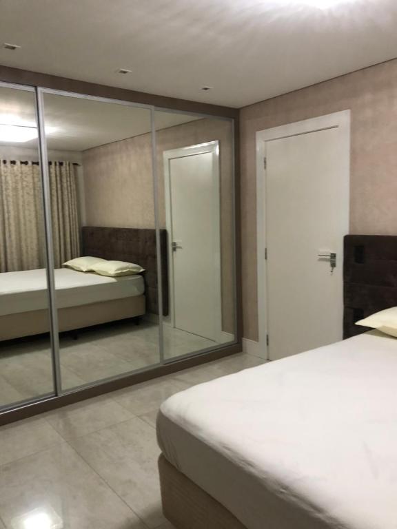  Casa com piscina Balneário Camboriú