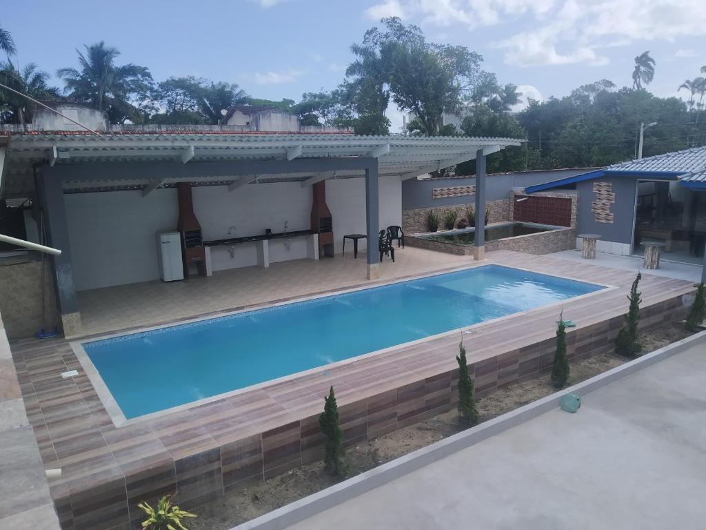 a swimming pool in front of a house at Pousada pesque park 2 in Boracéia
