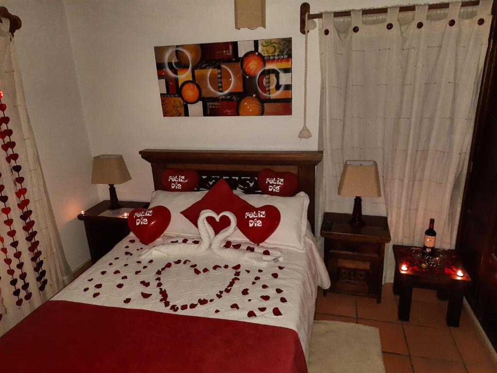 Postel nebo postele na pokoji v ubytování Aparta Hotel El Refugio de María