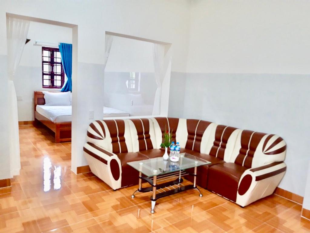 Khu vực ghế ngồi tại Minh Khoi Guest House