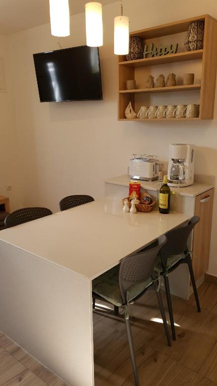 Kuchyňa alebo kuchynka v ubytovaní La Dolce Vita Apartments Unit 2
