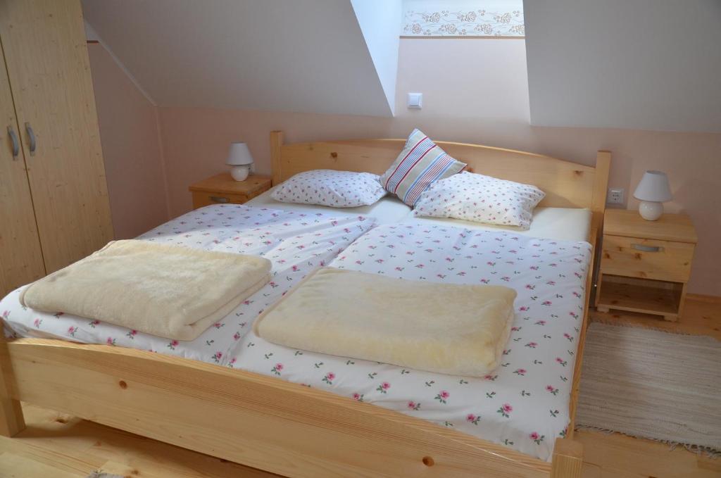 Postel nebo postele na pokoji v ubytování Farmhouse Štiftar